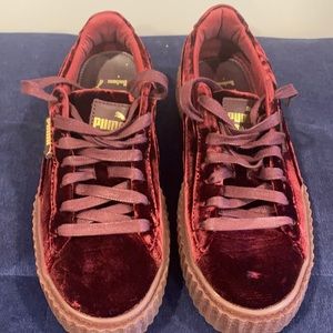 ORIGINAL FENTY SNEAKERS THAT COMES WITH BLACK SUEDE BAG